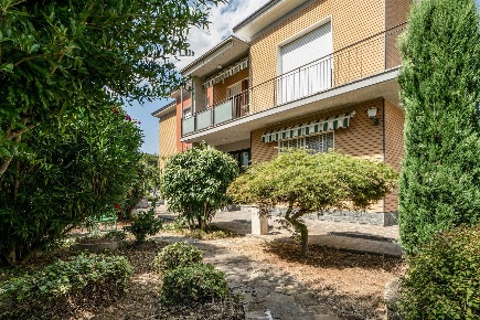 Foto Villa unifamiliare a Castel San Pietro Terme Centro di 224 m²