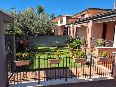 Foto Villa a schiera a Latina Borgo Sabotino di 100 m² con 5 locali