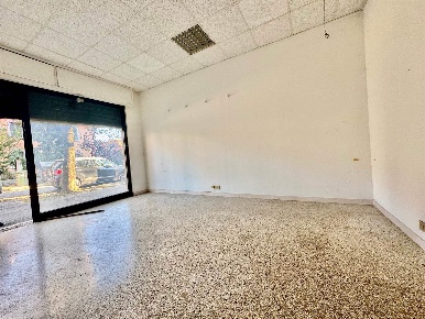 Foto Negozio in VIA SCARSELLINI, Venezia Marghera - Catene di 28 m²