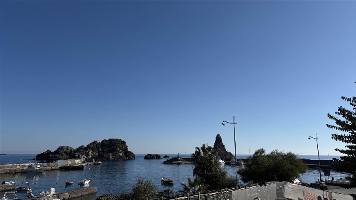 Foto Casa indipendente a Aci Castello Centro di 180 m² con 5 locali