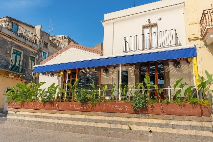 Foto Ristorante a Aci Castello Centro di 180 m² con 5 locali in vendita