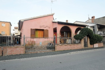 Foto Villa unifamiliare a Campiglia Marittima Venturina di 120 m²
