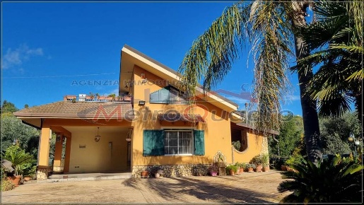 Foto Villa unifamiliare a Canicattì di 240 m² con 4 locali in vendita