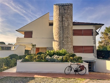 Foto Villa unifamiliare a Forte dei Marmi di 500 m² con 12 locali