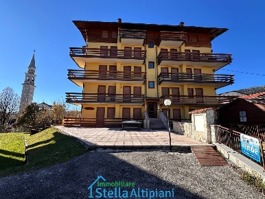 Foto Appartamento in via Romeo Sartori, Roana Centro di 70 m² con 3 locali