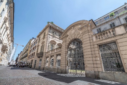 Foto Appartamento in Via Giuseppe Luigi Lagrange, Torino Via Roma di 135 m²