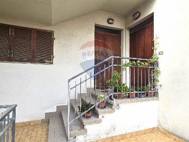 Foto Appartamento a Montelupone Centro di 95 m² con 4 locali in vendita