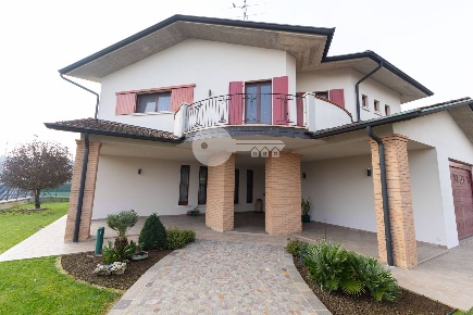 Foto Villa singola in Via Boito, San Paolo Centro di 302 m² con 5 locali