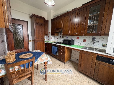 Foto Appartamento in via Fontanassa, Savona di 107 m² con 6 locali
