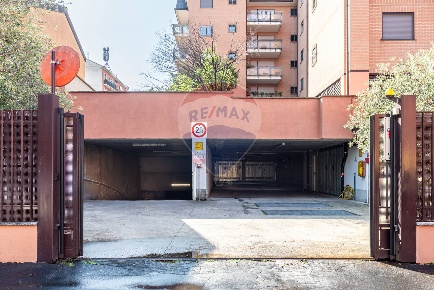 Foto Box in Via Remo La Valle, Milano Giambellino di 18 m² con 1 locali