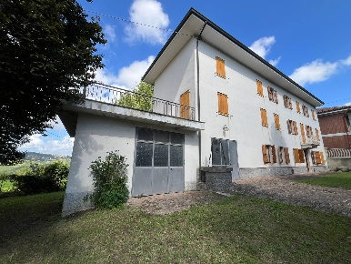 Foto Rustico in Via San Giovanni, Maranzana di 200 m² con 7 locali