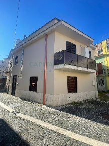 Foto Case semi ndipendenti in sperone, Sperone di 153 m² con 4 locali