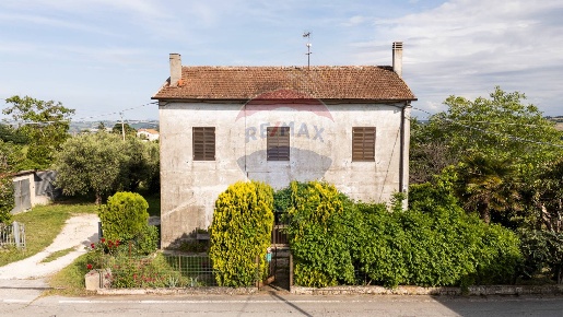 Foto Casa indipendente in Via delle Ville, Corinaldo di 405 m² con 9 locali