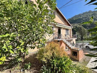 Foto Casa indipendente in Strada Provinciale, Vallecrosia Vallecrosia Alta