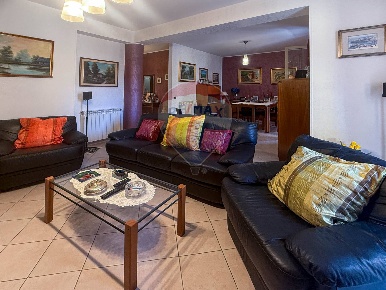 Foto Casa indipendente in Via Duilio, Carlentini Centro di 600 m²