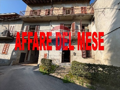 Foto Casa indipendente in via cappelletta, Barzanò Centro di 300 m²