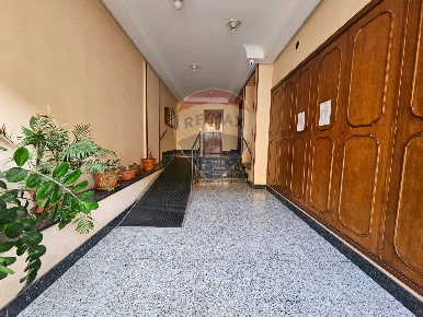 Foto Attività commerciale in Via Imperatore Federico, Palermo Fiera