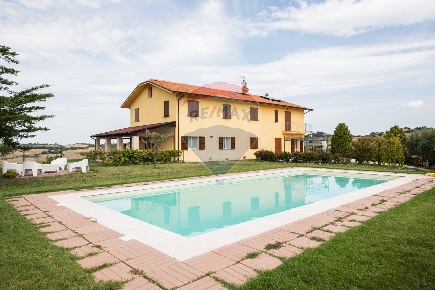 Foto Casa indipendente in Via Solindio, Ostra di 439 m² con 20 locali