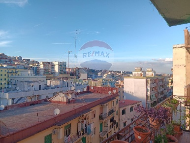 Foto Appartamento a Napoli Arenella di 122 m² con 7 locali in affitto