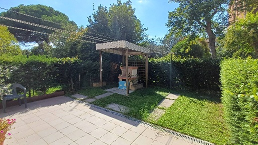 Foto Villa a schiera in via del pino, Ravenna di 149 m² con 8 locali