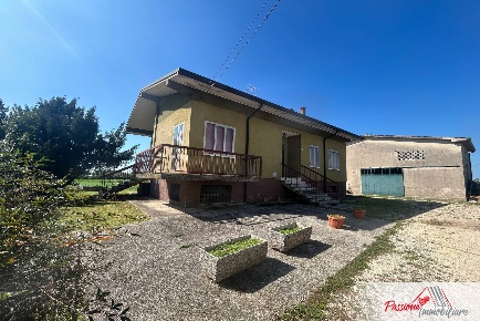 Foto Villa unifamiliare in Via Francesco De Pinedo, Verona Chievo di 390 m²