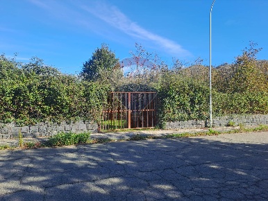Foto Terreno residenziale in Via Stazzone, Linguaglossa di 25500 m²