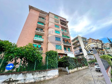 Foto Appartamento in VIA POLITO, Palermo Zisa di 109 m² con 5 locali