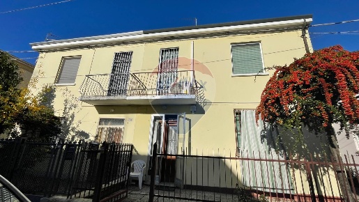 Foto Villa bifamiliare in Via Tancredi, Ferrara Aeroporto di 194 m²