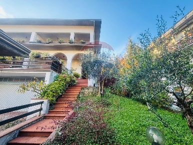 Foto Appartamento in Via Patrioti, Salsomaggiore Terme Centro di 390 m²