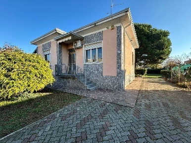 Foto Villa singola in VIA VIRGILIO, Fagnano Olona di 90 m² con 3 locali