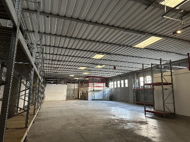 Foto Capannone industriale a Russi di 981 m² con 4 locali in affitto