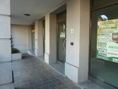Foto Negozio a Vignate Centro di 75 m² con 1 locali in vendita