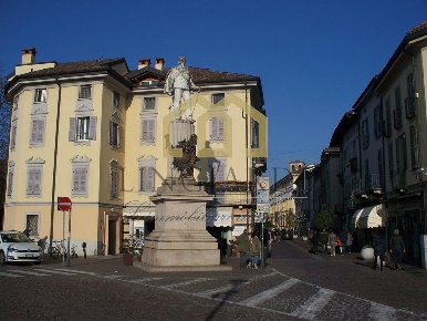 Foto Negozio in Corso Vittorio Emanuele II, Lodi Centro Storico di 70 m²