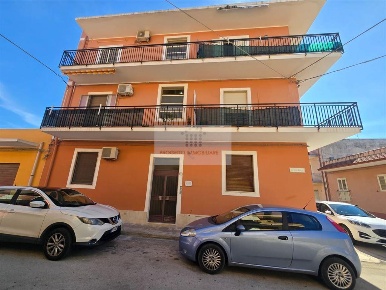 Foto Appartamento in VIA GIOUSUE CARDUCCI, Priolo Gargallo di 80 m²