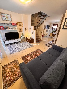 Foto Villa a schiera a Montelabbate di 190 m² con 8 locali in vendita