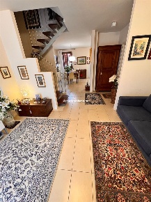 Foto Villa a schiera a Montelabbate di 190 m² con 8 locali in vendita