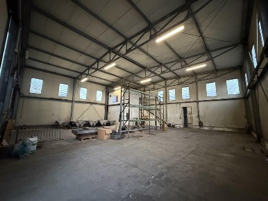 Foto Capannone industriale a Russi di 420 m² con 3 locali in affitto