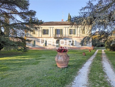 Foto Appartamento a Faenza di 214 m² con 4 locali in vendita