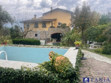 Foto Villa unifamiliare in via isola, Luni Casano Dogana Isola di 330 m²