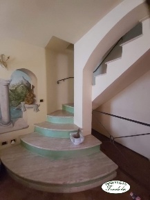 Foto Casa indipendente a Fosdinovo di 160 m² con 7 locali in vendita