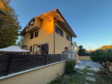 Foto Appartamento in via delle Calcare, Rocca di Papa Centro di 85 m²