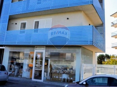 Foto Locale commerciale in VIALE EUROPA, Ragusa San Luigi - Archimede