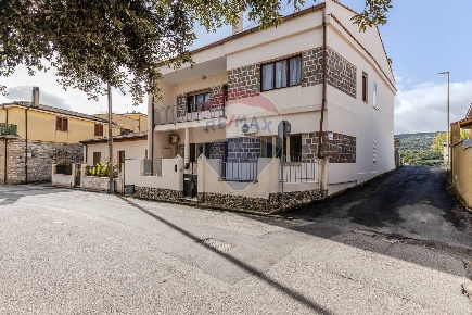 Foto Appartamento in Via Garibaldi, Isili di 125 m² con 3 locali in vendita