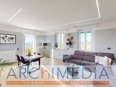 Foto Appartamento in Vicolo Silvio Pellico, Vedano Olona Centro di 118 m²