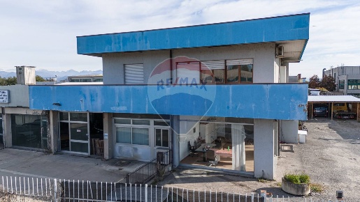 Foto Locale commerciale in Viale Eurpa, Suisio di 2450 m² con 7 locali