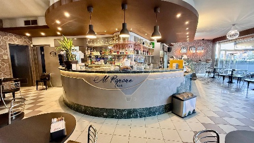 Foto Bar in Via C. Battisti, Fucecchio Centro di 110 m² con 2 locali