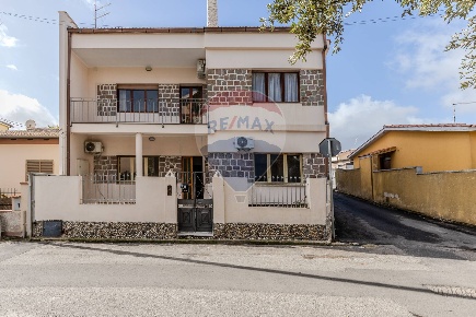Foto Appartamento in Vico II Giuseppe Garibaldi, Isili di 130 m² in vendita