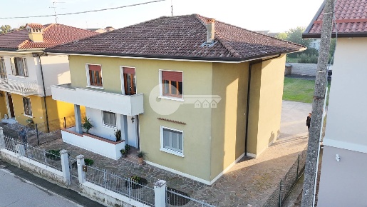 Foto Villa singola in Via Celso Cami, Gottolengo Centro di 275 m²