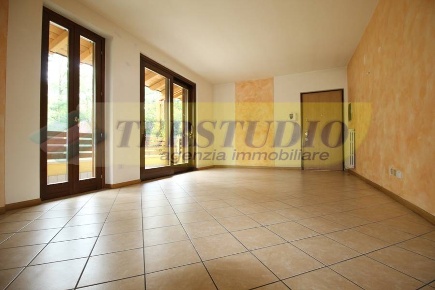 Foto Appartamento in Via Cesare Battisti, Brembate di Sopra di 90 m²