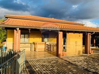 Foto Villa singola in CONTRADA CANNATELLA, Adrano di 120 m² con 5 locali